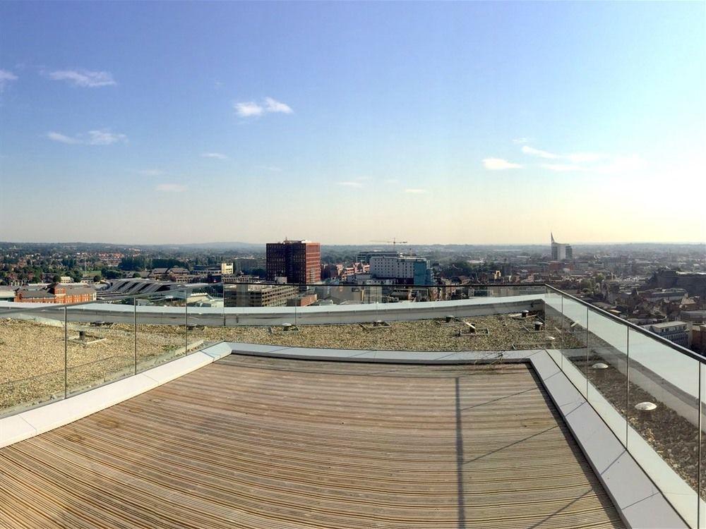 ホテル The Penthouse At Hewitt レディング エクステリア 写真
