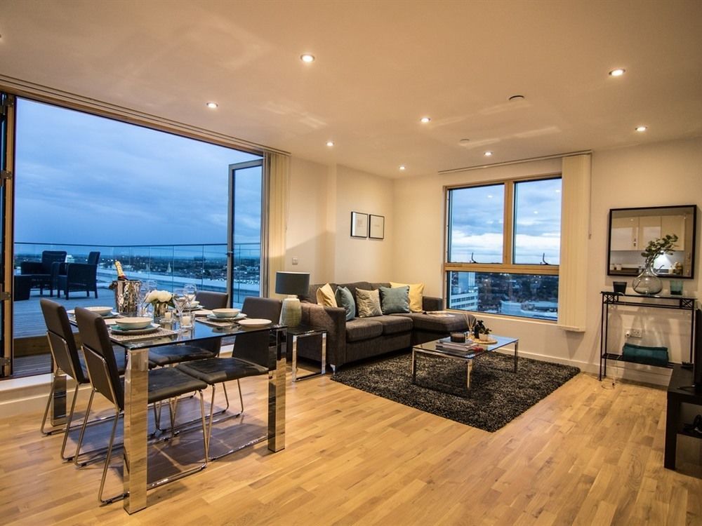 ホテル The Penthouse At Hewitt レディング エクステリア 写真
