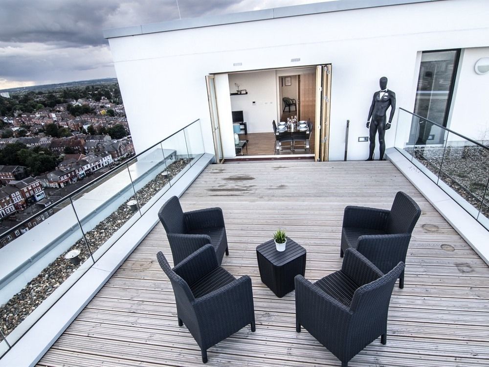 ホテル The Penthouse At Hewitt レディング エクステリア 写真