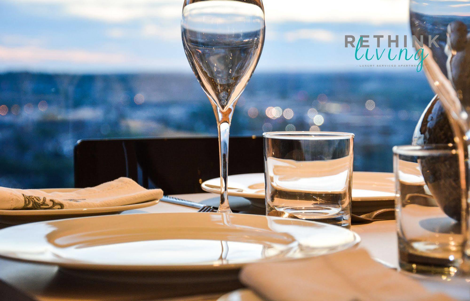 ホテル The Penthouse At Hewitt レディング エクステリア 写真
