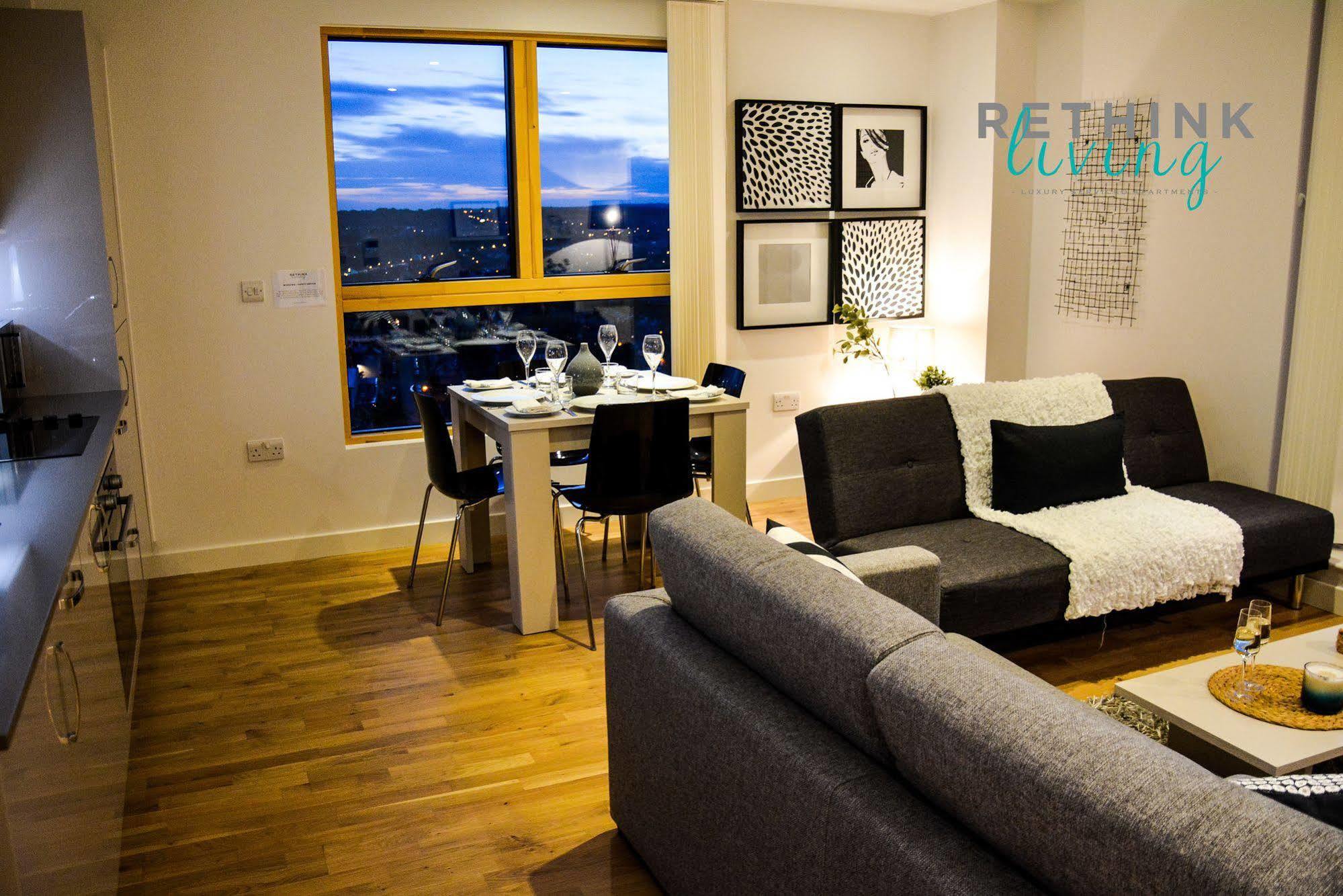ホテル The Penthouse At Hewitt レディング エクステリア 写真