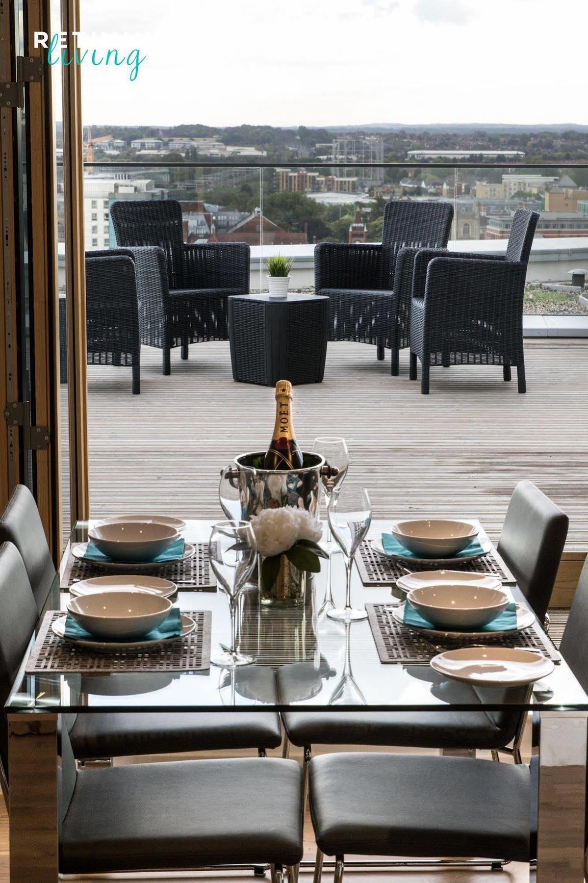 ホテル The Penthouse At Hewitt レディング エクステリア 写真