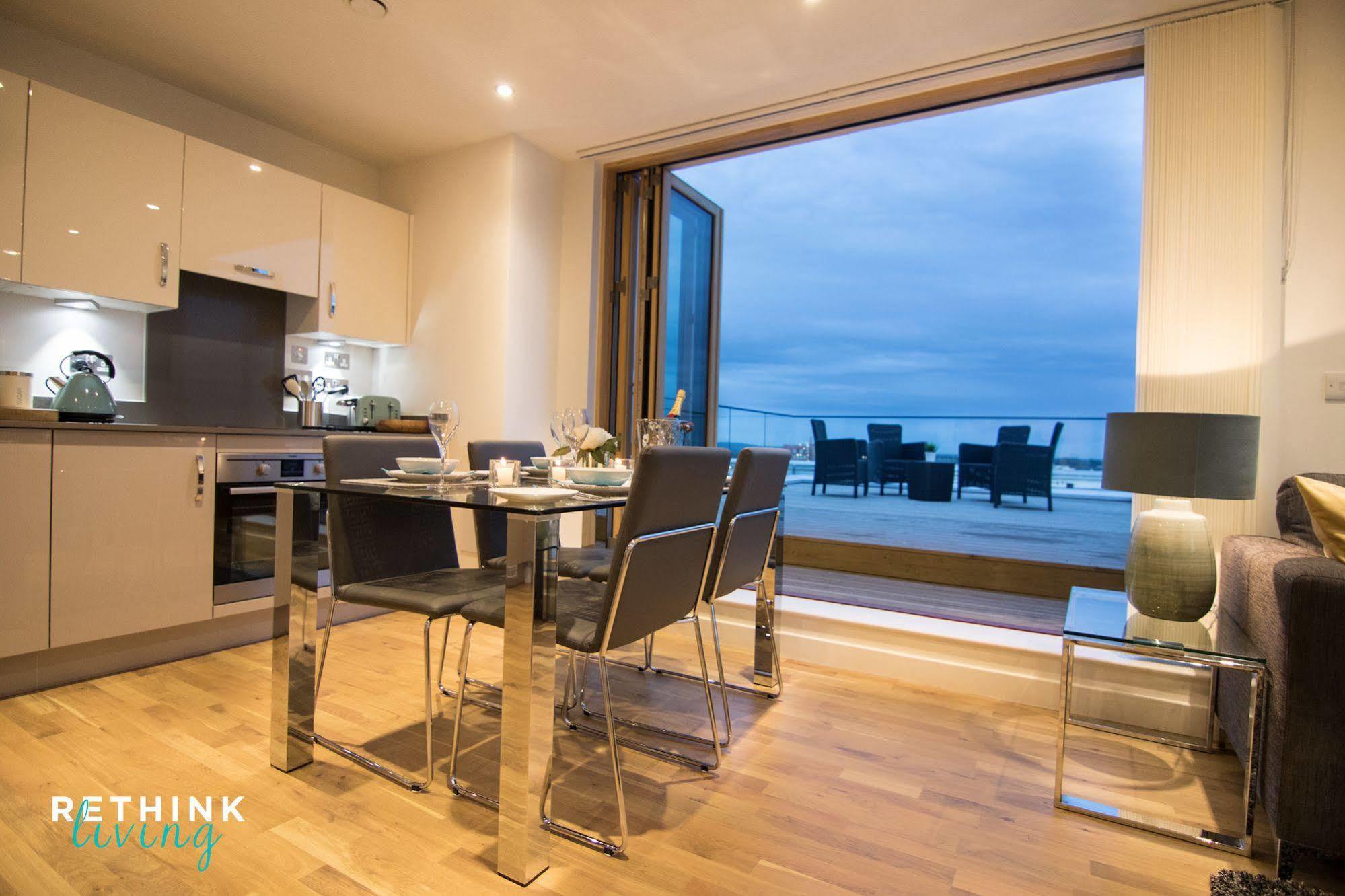ホテル The Penthouse At Hewitt レディング エクステリア 写真